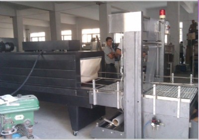 襄陽(yáng)防火保溫板收縮包裝機(jī)