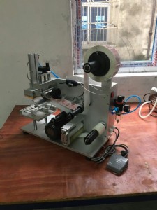 濟南半自動方瓶貼標機 玻璃瓶方瓶貼標機