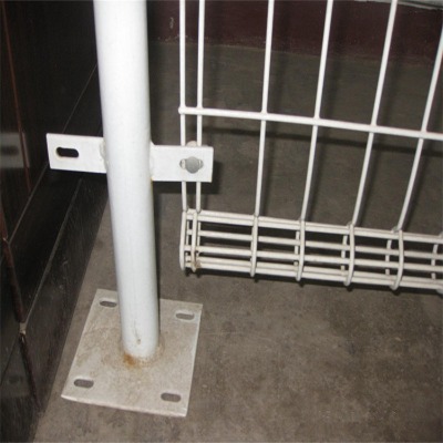 河北波浪護(hù)欄網(wǎng)廠家供應(yīng)通遼菱形孔護(hù)欄赤峰高速防眩網(wǎng)