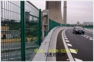 豐昊絲網(wǎng)多年生產(chǎn)經(jīng)驗找護欄網(wǎng)就到豐昊絲網(wǎng)
