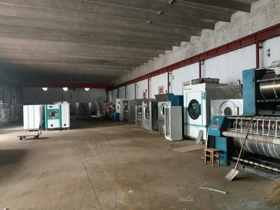 山東賣二手四氯乙烯干洗機(jī)的，濟(jì)南二手全封閉干洗機(jī)