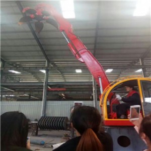 360度液壓旋轉(zhuǎn)抓鋼機濟寧貴和 港口碼頭抓斗固定式起重機