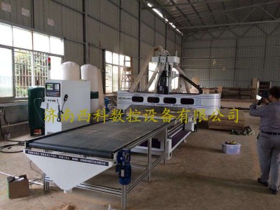 成都現(xiàn)代風(fēng)格整體櫥柜衣柜數(shù)控開料機(jī)報(bào)價(jià)